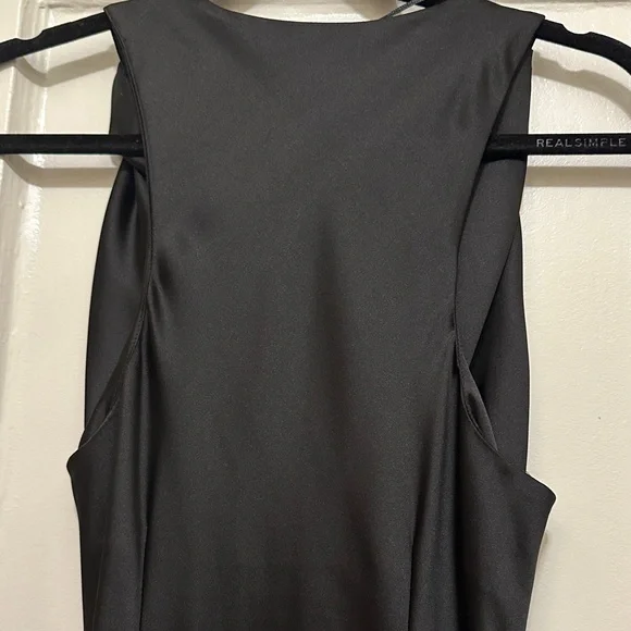 Elegant Black Dress - Picture 7 of 8